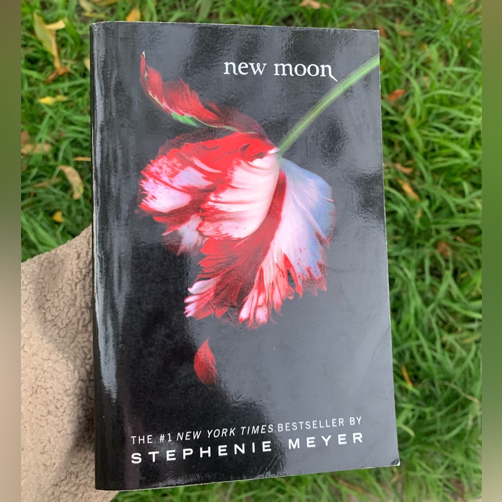 New Moon by Stephenie Meyer - Paperback